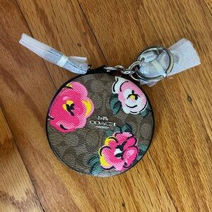 🌸NWT Coach round zip coin pouch
